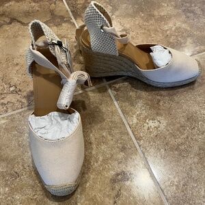 Tan espadrille sandals NWT